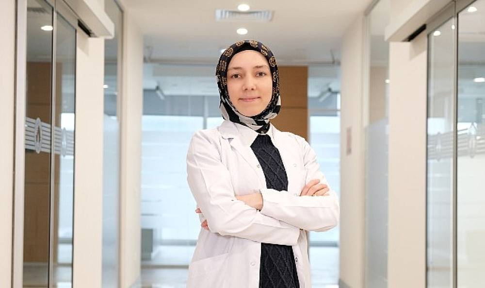 Diş eti çekiliyorsa kemik de eriyordur!